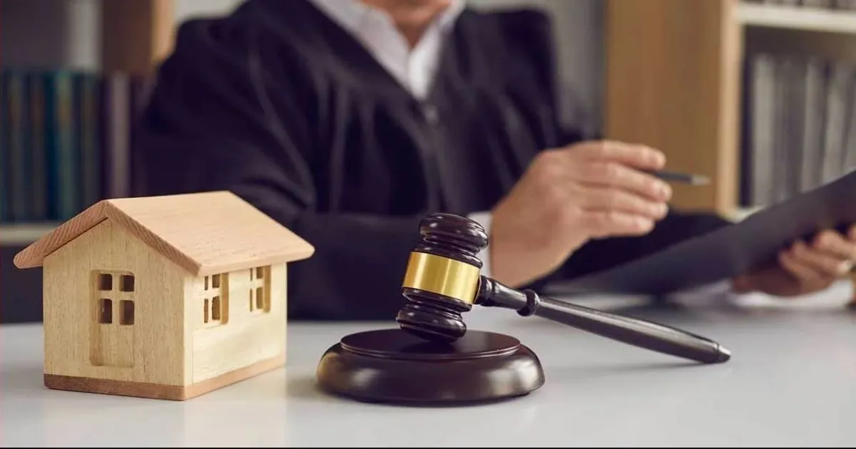 Hiring real estate lawyer for buying property in dubai